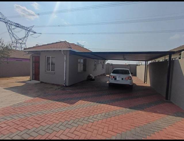 3 BEDROOM HOUSE FOR SALE IN BLUE HILLS